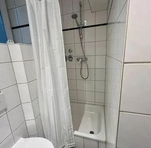 3 Personen Im Zentrum